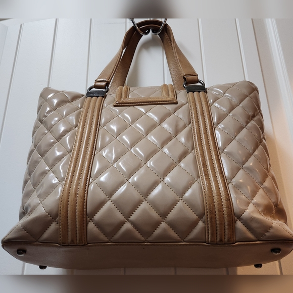 CHANEL Boy Diamond Quilt Patent Leather Tote 16 Series ***RARE and Delicious*** - Picture 4 of 16